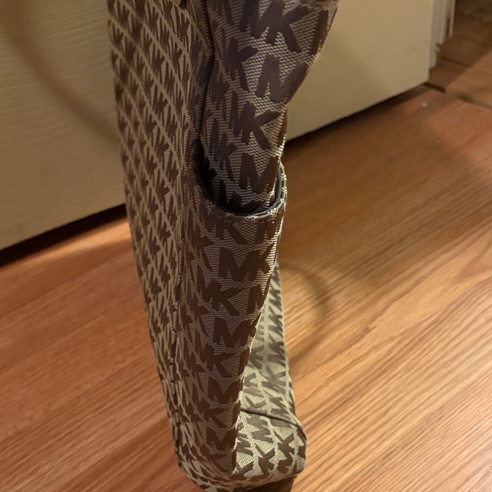 Michael Kors MK Signature Tan and Brown Tote With Buckle Detail Straps - Picture 5 of 8